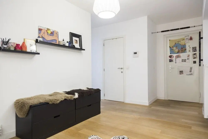 Room 9 of 12
