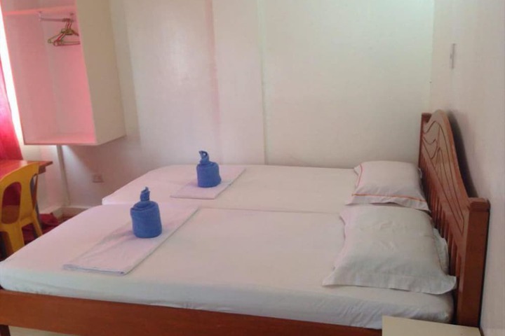 Room 10 of 28