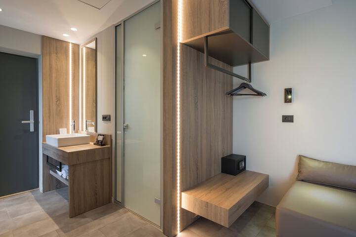 Room 40 of 152