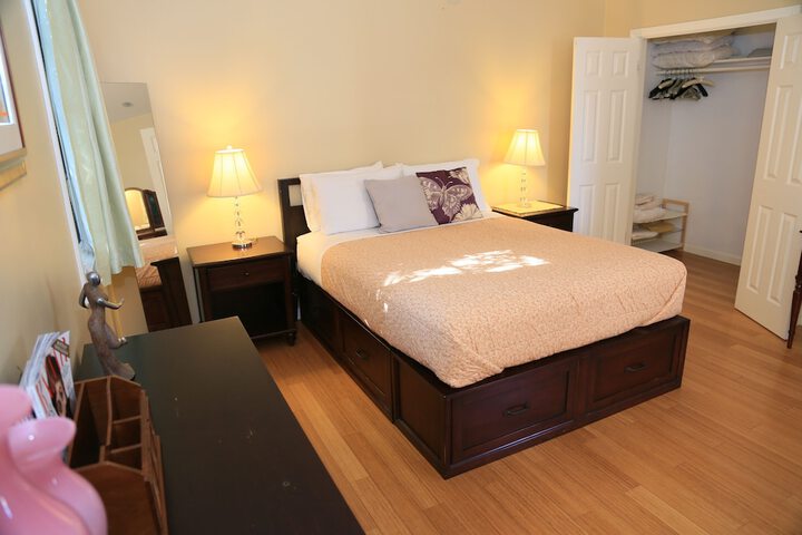 Room 4 of 25