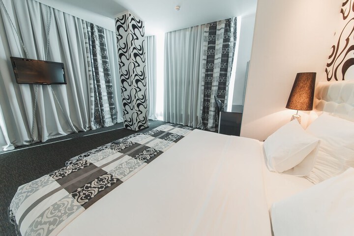 Room 36 of 48