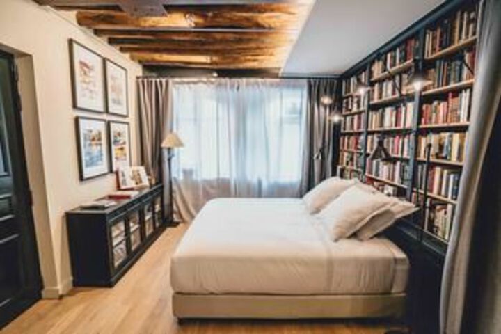 Room 7 of 18