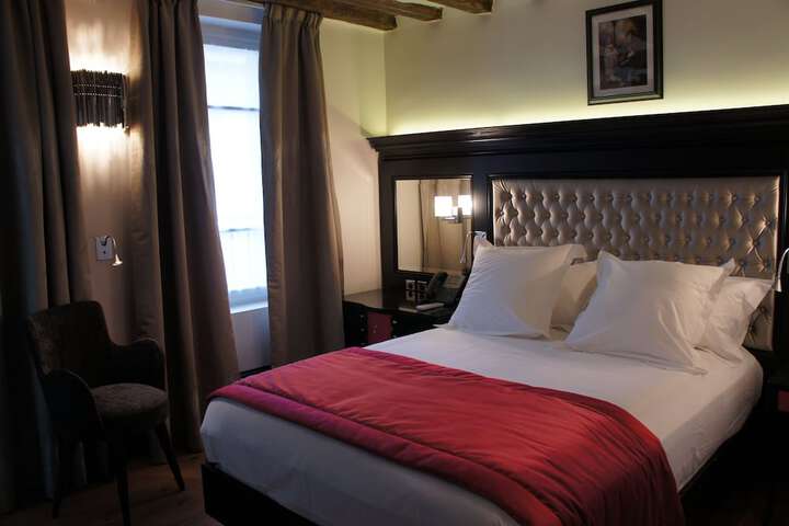 Room 6 of 25
