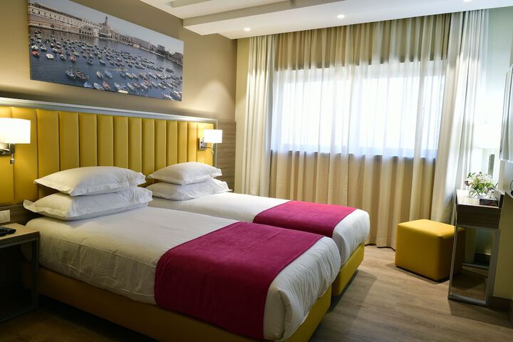 Room 14 of 37