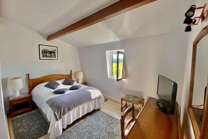 Room 9 of 18
