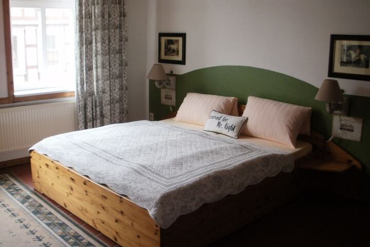 Room 3 of 27