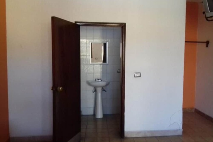 Room 25 of 34