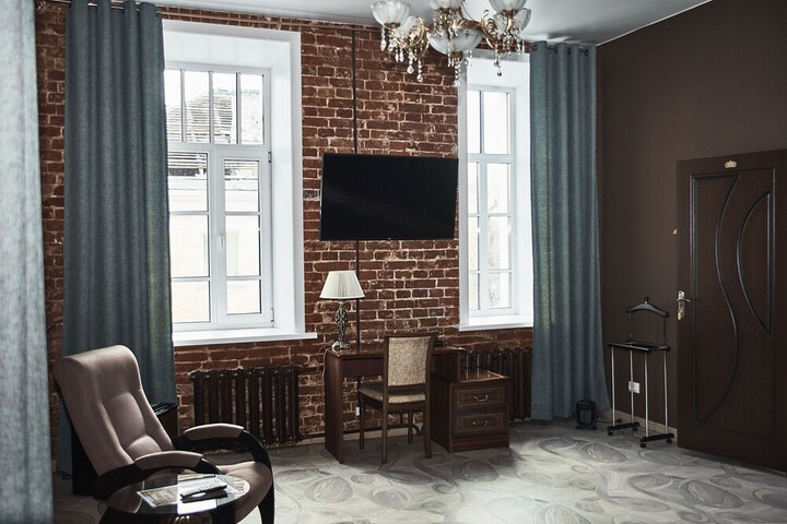 Room 8 of 42