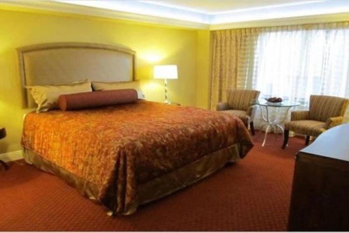 Room 6 of 40