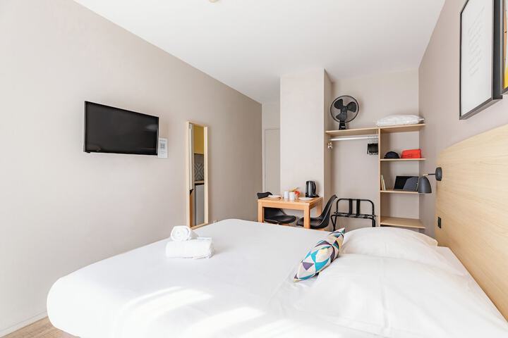 Room 14 of 28