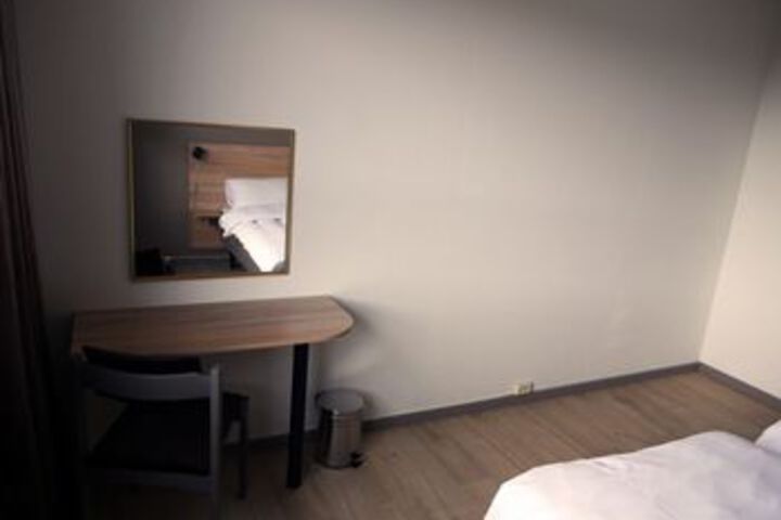 Room 27 of 59