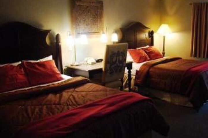Room 9 of 18