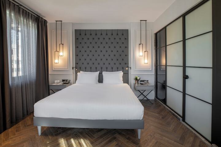 Room 26 of 126