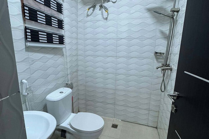 Room 11 of 25