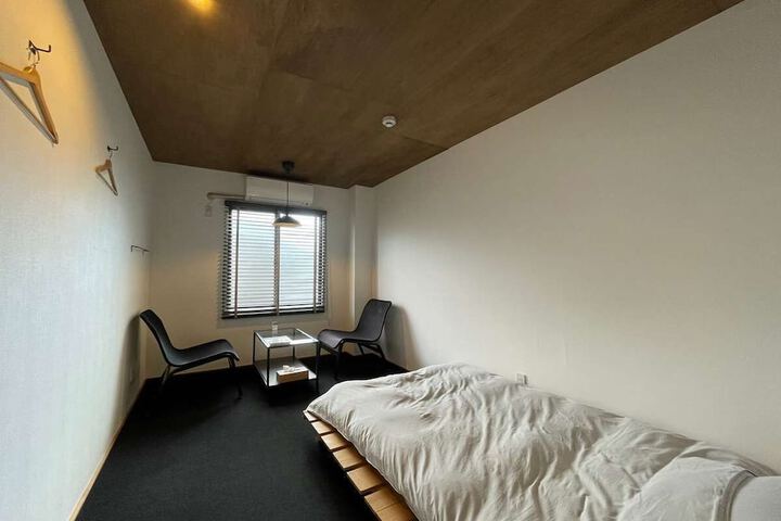 Room 5 of 19