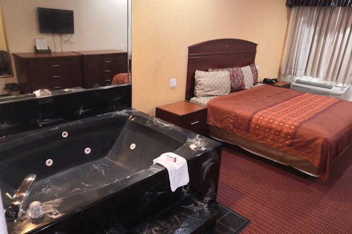 Private spa tub