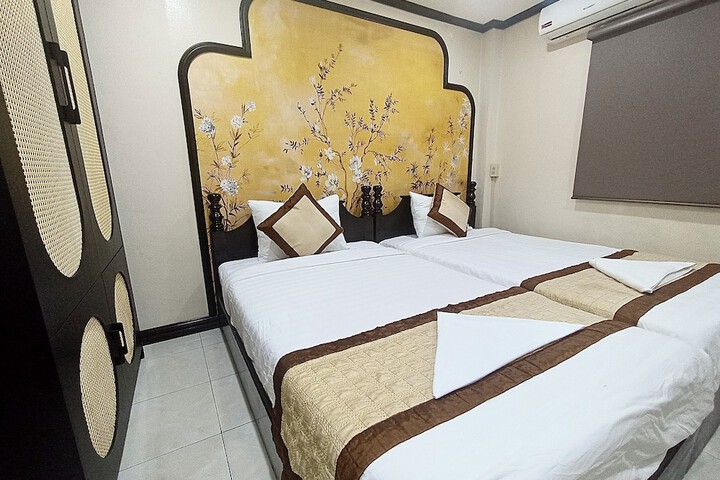 Room 12 of 36