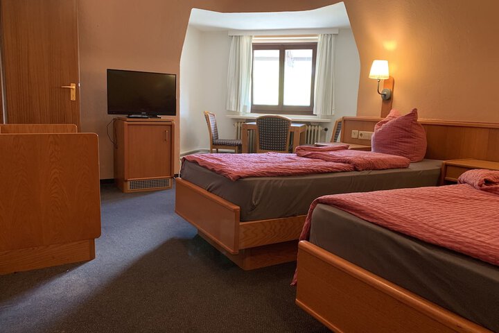 Room 19 of 28