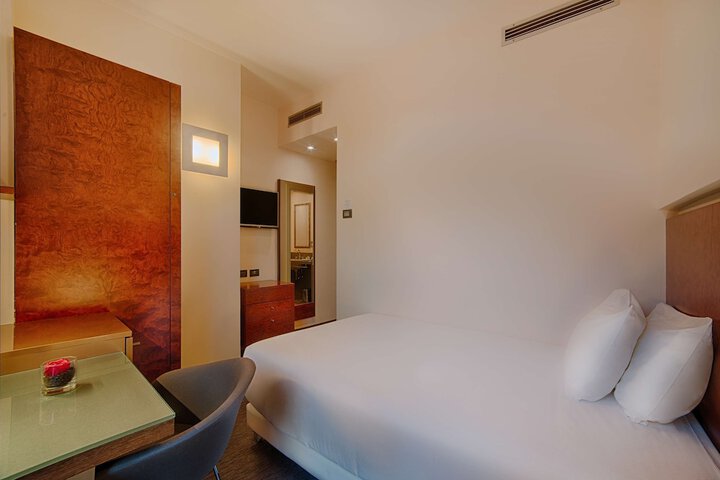 Room 8 of 52