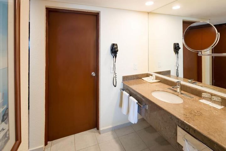Room 32 of 78