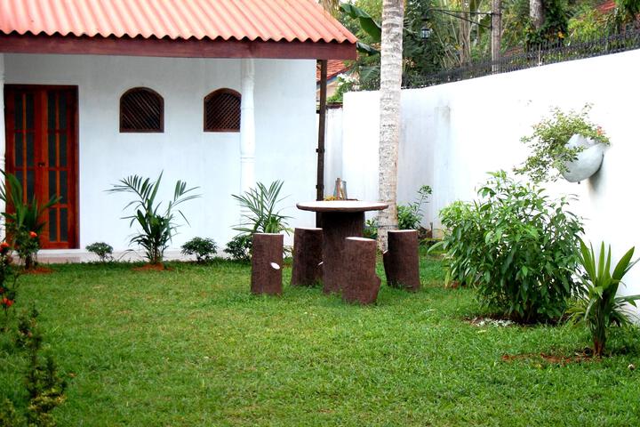 Hotel Exterior 2 of 5