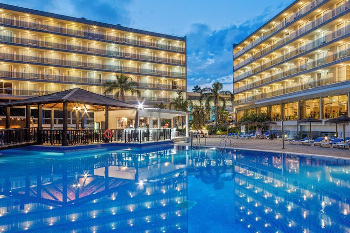 Swim-up bar