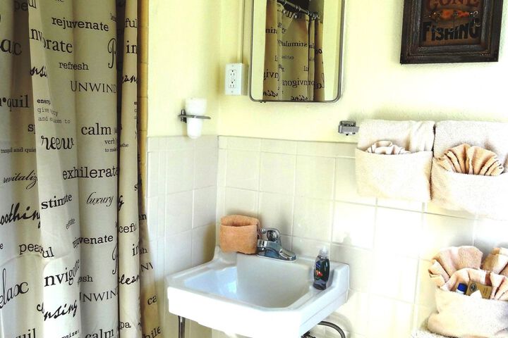 Image of Queen Guest Room located at the Joplin Inn at the entrance to Mountain Harbor just 2 1 2 miles from Lake Ouachita. by RedAwning
