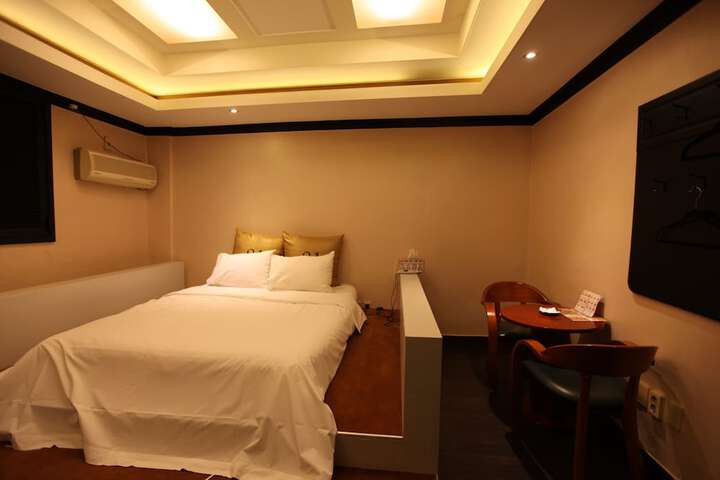 Room 21 of 52
