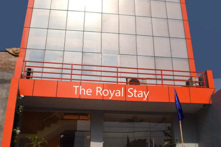 Oyo 13864 The Royal Stay