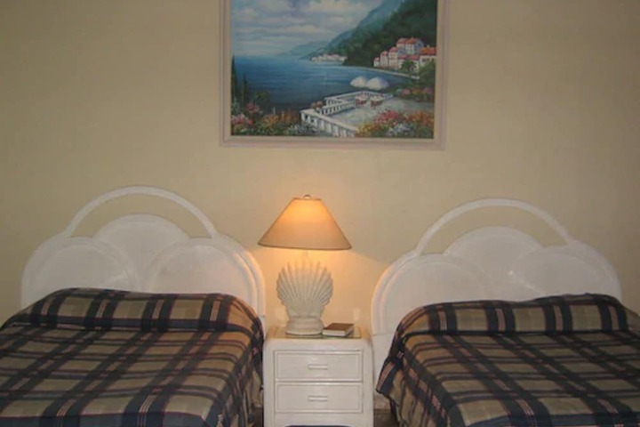 Room 5 of 18