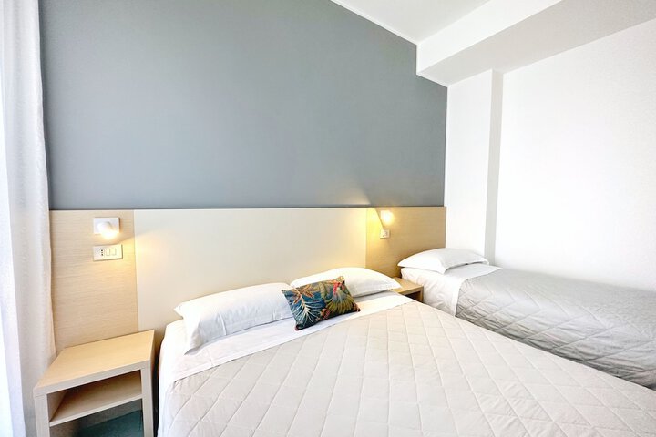 Room 42 of 121