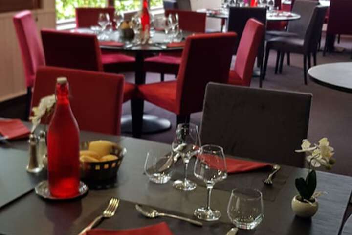 Dining 41 of 55