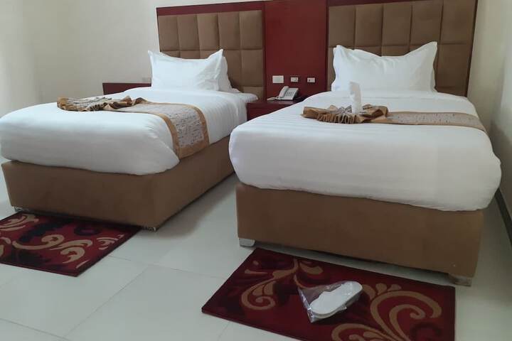 Room 6 of 8