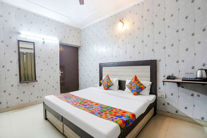 Room 12 of 28