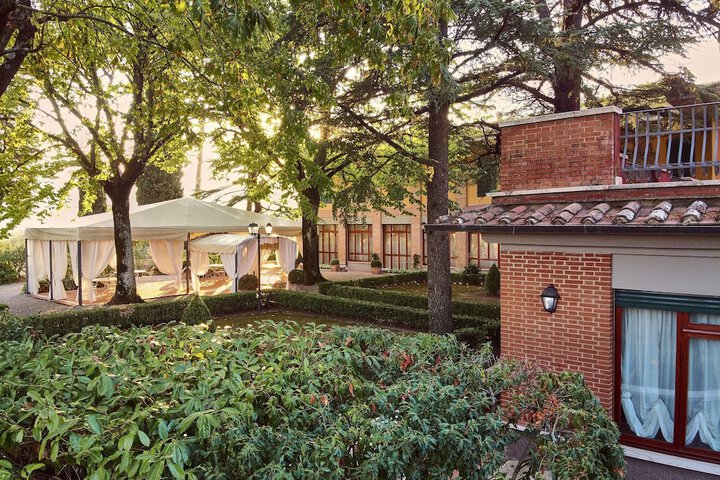 Hotel Exterior 177 of 181