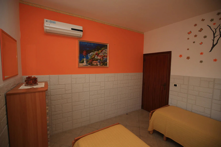Room 7 of 10