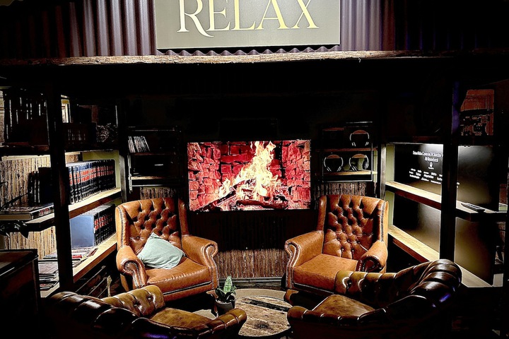 Lounge 81 of 90