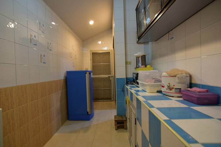 Room 4 of 16