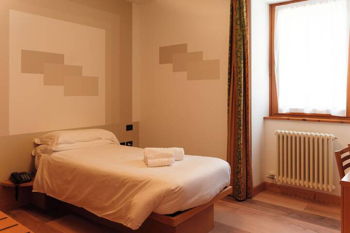 Room 13 of 32