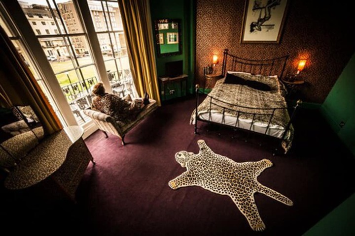 Room 51 of 272