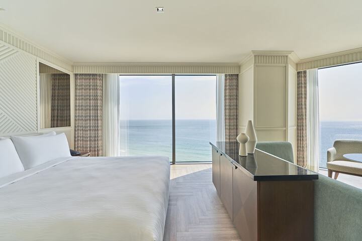 Room 46 of 86