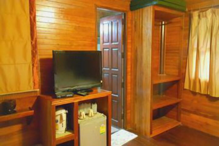 Room 9 of 11