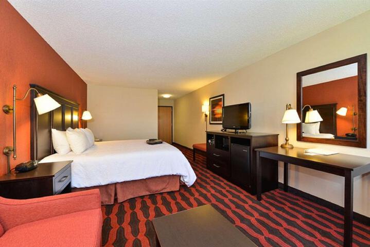 1 King Bed (5 of 8)