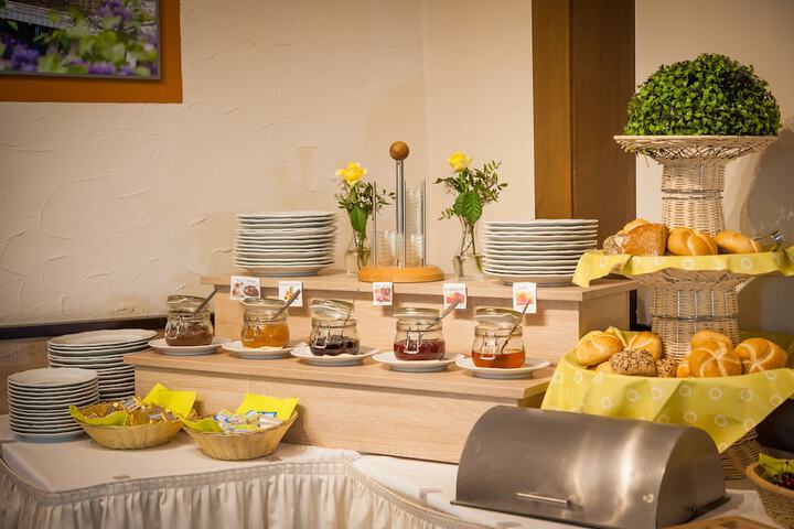 Breakfast/Coffee Service 16 of 43