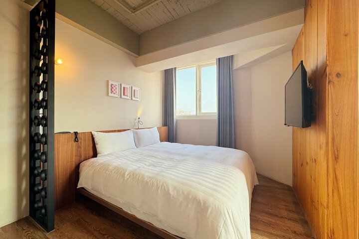 Room 14 of 65