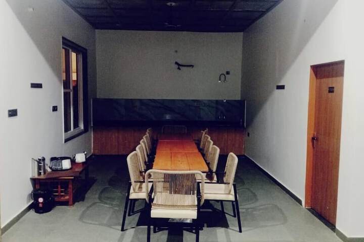 Room 7 of 18