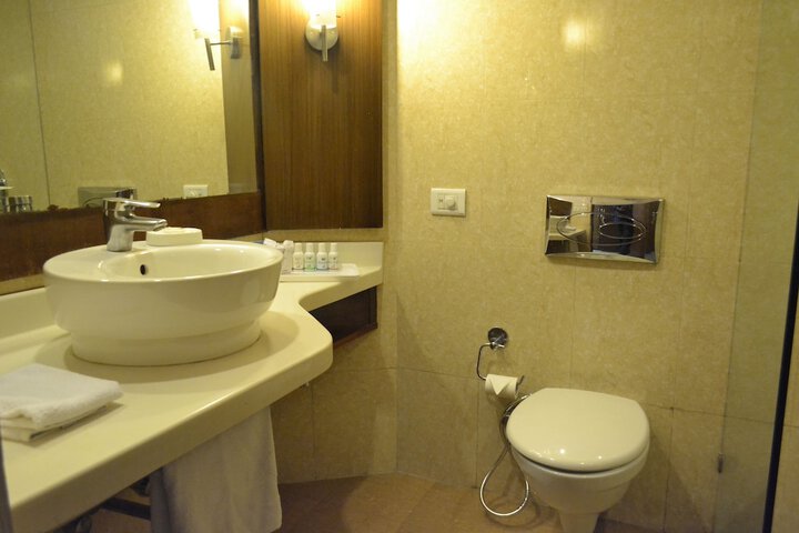 Room 8 of 32