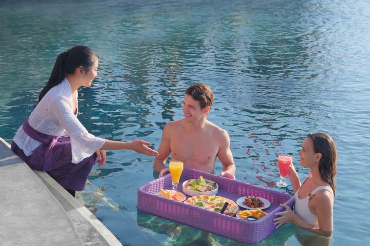Hotel Pool