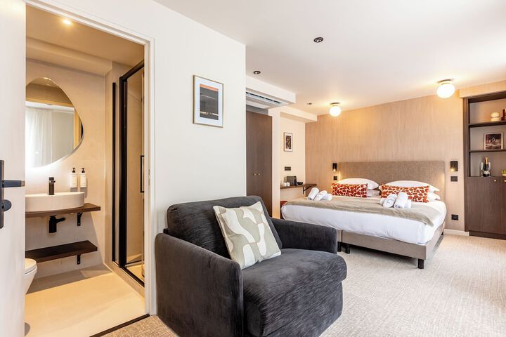 Room 10 of 82