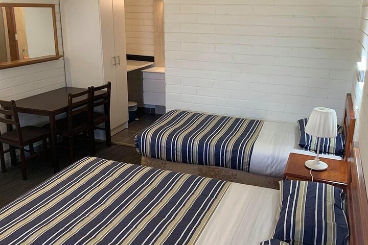 Room 6 of 54